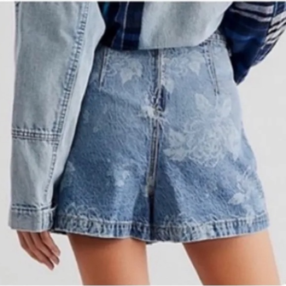 New  People Ray Printed Denim Floral
Sapphire Combo Button Zip Mini
Size 14 - Picture 2 of 6